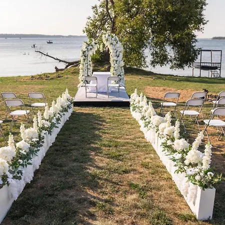 Noce I Dnie Hotel Pierkunowo