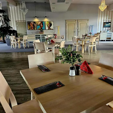 Noce I Dnie Hotel Pierkunowo